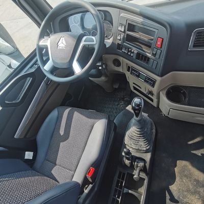 ZZ4257N3247E1H Sinotruk HOWO ρυμουλκούμενο ελκυστήρα με 600L δεξαμενή καυσίμου και καύσιμο