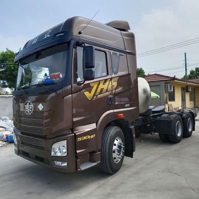 Μεταφορέα 4*2 630HP με ελκυστήρα αερίου με πλαίσιο Sinotruk και χωρητικότητα κινητήρα &gt; 8L