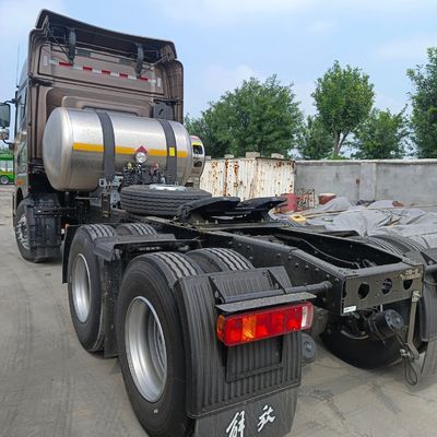 Μεταφορέα 4*2 630HP με ελκυστήρα αερίου με πλαίσιο Sinotruk και χωρητικότητα κινητήρα &gt; 8L
