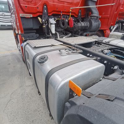 JAC 6X4 φορτηγό με 600L δεξαμενή καυσίμου Σχεδιασμός ελαστικών χωρίς σωλήνες 351-450hp