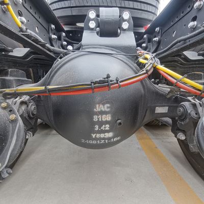 JAC 6X4 φορτηγό με 600L δεξαμενή καυσίμου Σχεδιασμός ελαστικών χωρίς σωλήνες 351-450hp